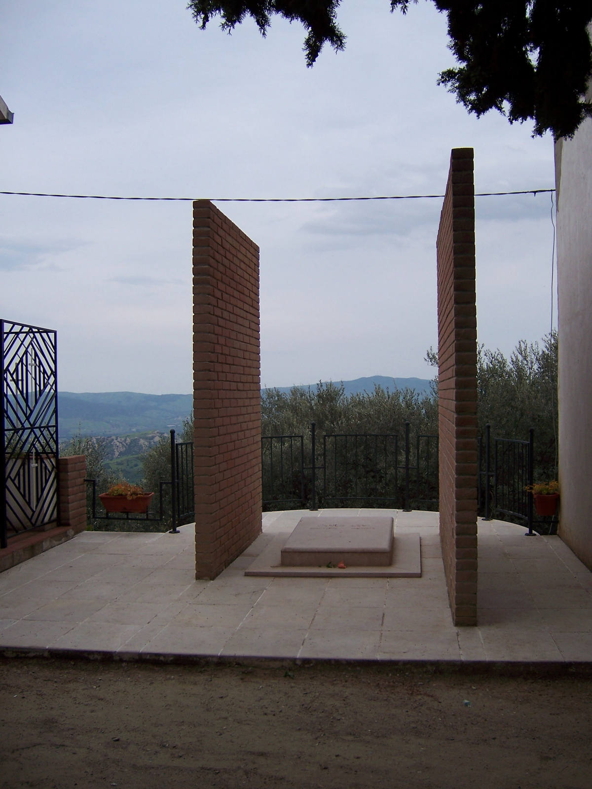Tomba di Carlo Levi Aliano